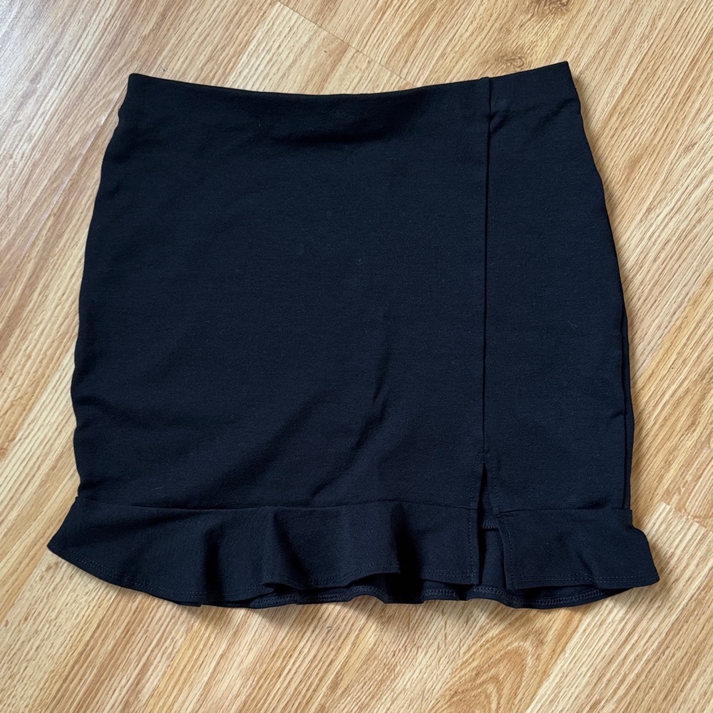 21 Saints Black Ruffle Hem Skirt ✨ size L